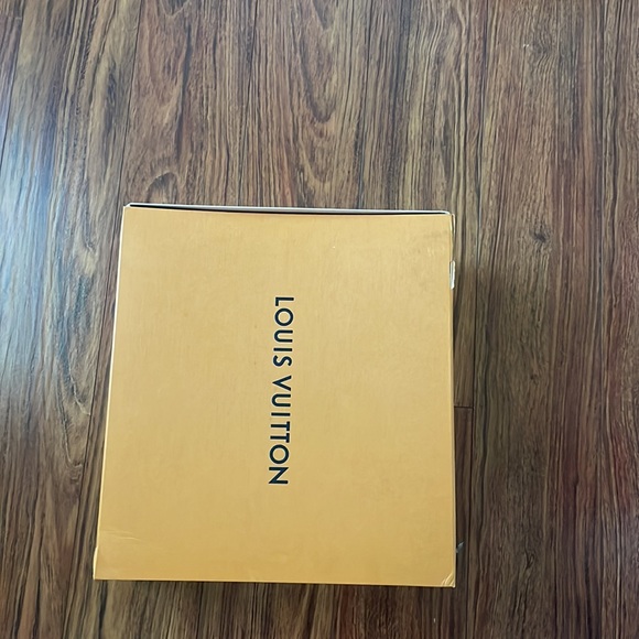 Louis Vuitton Suede Calfskin Monogram Laureate Platform Desert Boots - Picture 9 of 16